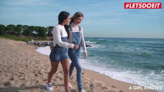 LETSDOEIT - #Apolonia Lapiedra - Sexy Devojke Su pomahnitale Na Svoju Novu Kucu