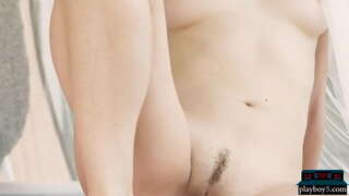 Petite jonk Modell Blondine weist Hir erstaunliche enker Kierper mat geilen Arsch