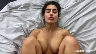 Připnout Ji Nohy Přes Hlavu Pro Hlubší Proniknutí