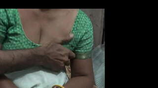 שריט מאָם מיט איר האָרני זון טיילן איין בעט