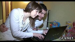 Sweet-lorg teen áilleacht a thógann crua 10-pounder