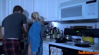 ���यस्क कामातूर महिला रात्री संभोग